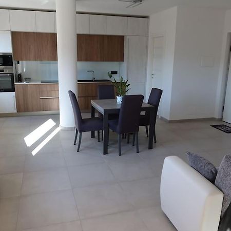 דירות סרזאנה La Casa Di Loris מראה חיצוני תמונה