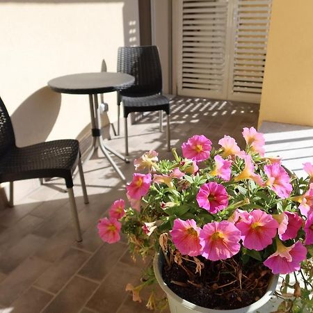 דירות סרזאנה La Casa Di Loris מראה חיצוני תמונה
