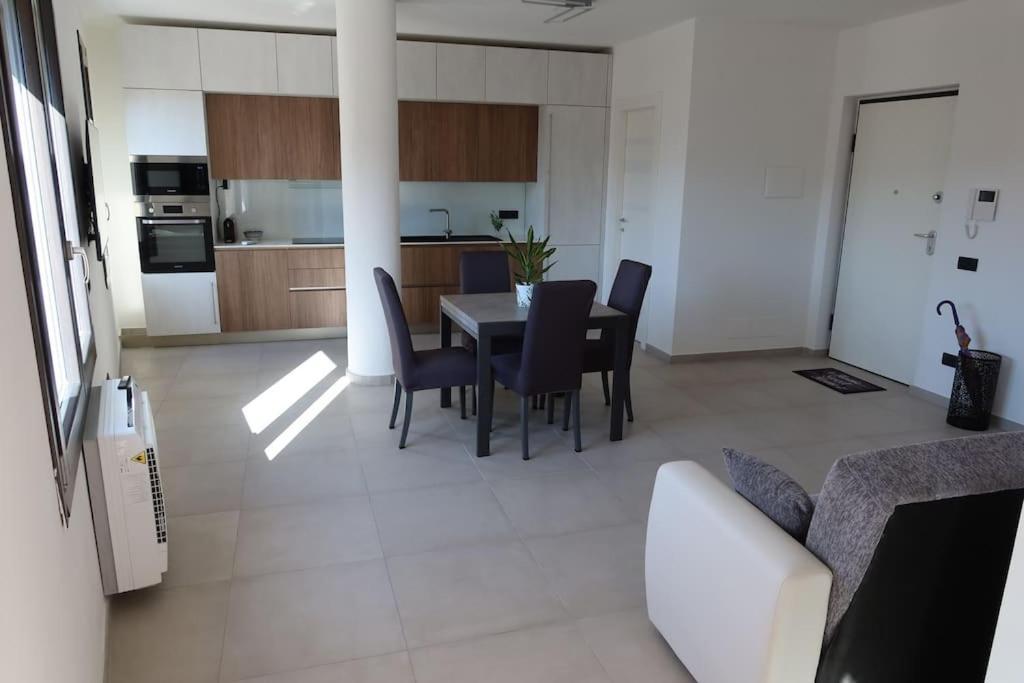 דירות סרזאנה La Casa Di Loris מראה חיצוני תמונה